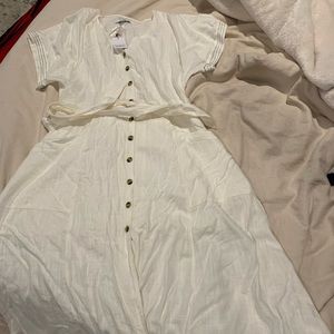 Now x Gen Sonoma linen dress. New with tags. Never been worn.
